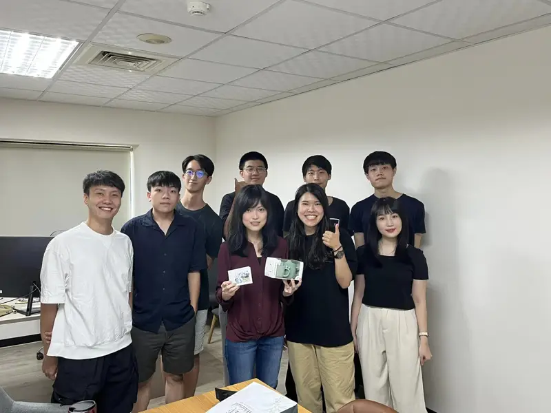Sep. '22. Prof. Hsieh’s Teacher’s Day with her lovely E3 Group.
