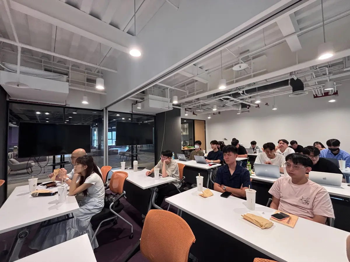 Students and researchers during the afternoon session
