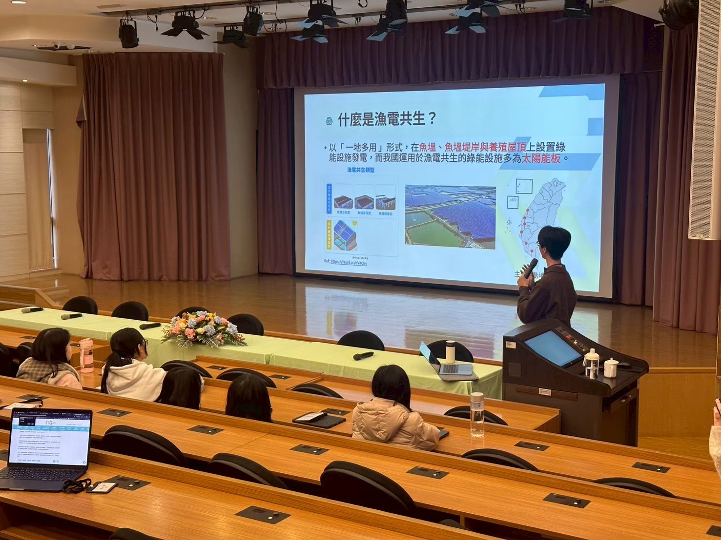 Cheng-Hsiang Hsieh giving speech