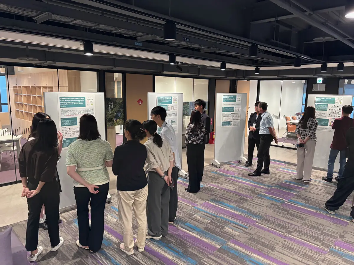 Students walk judges and guests through their posters during the parallel poster session